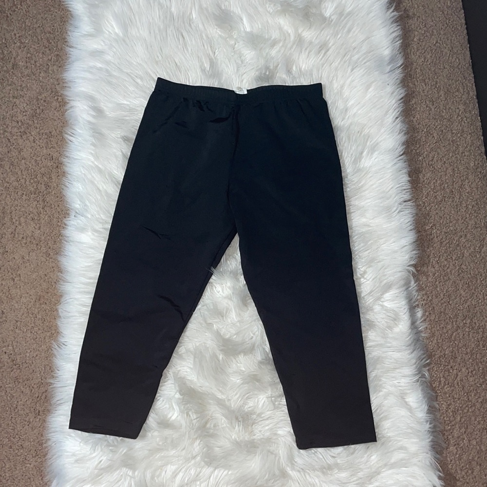 Women’s Plain Black Capri Leggings